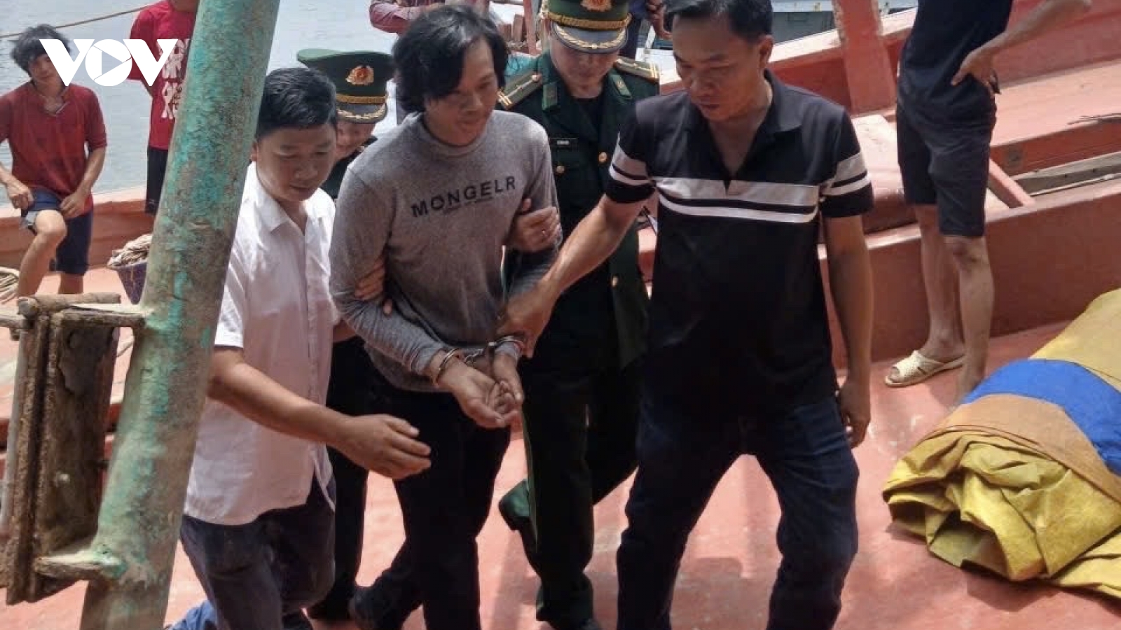 Biên phòng TP. HCM bắt giữ đối tượng bị truy nã lẩn trốn trên tàu cá